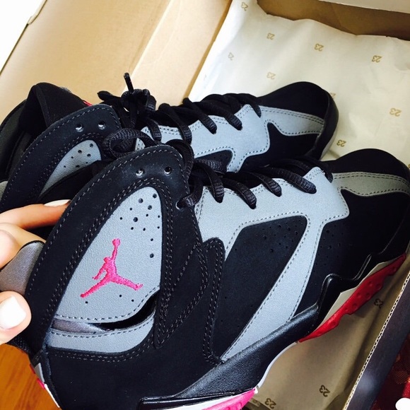 Woman’s Air Jordan retro 7 in Sport Fuschia - Picture 1 of 5